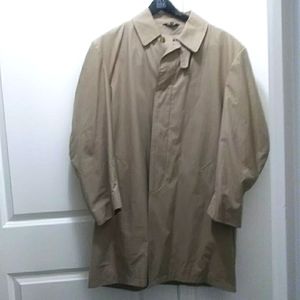 Hardly worn short trench coat